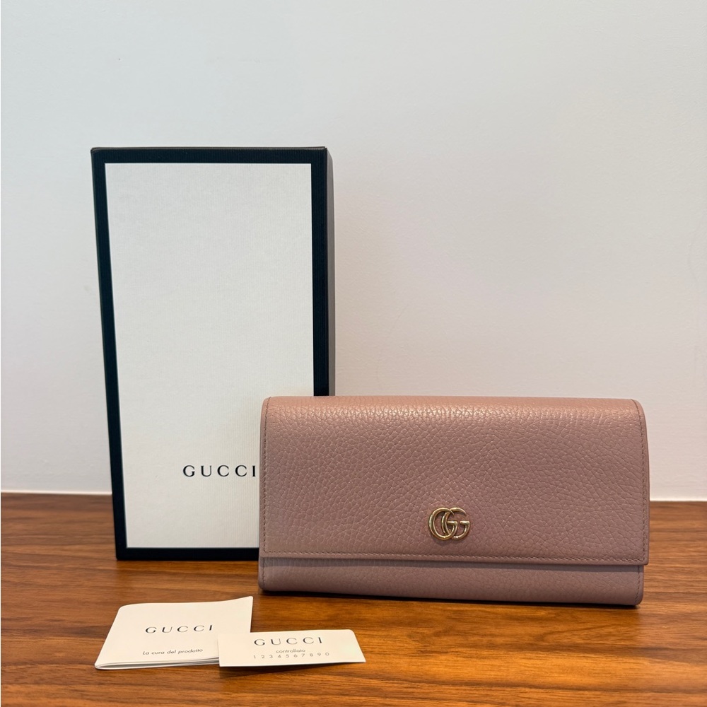 Gucci blush beige Leather Wallet with Iconic GG Logo